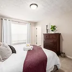 Urban Oasis W Hot Tub Near Downtown & Arena District