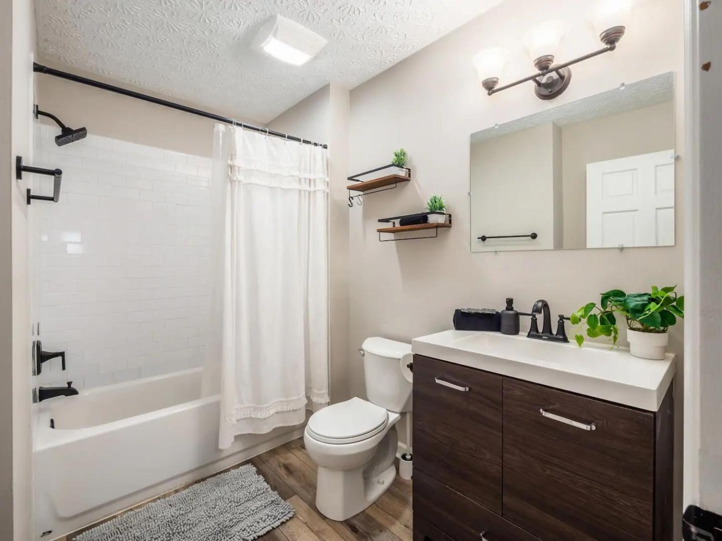 Casa de férias Urban Oasis W Hot Tub Near Downtown & Arena District *