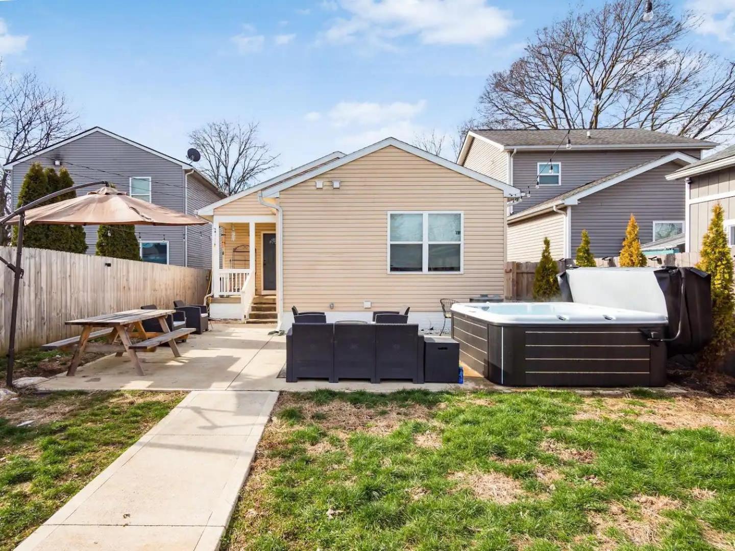 Urban Oasis W Hot Tub Near Downtown & Arena District Casa de férias Columbus