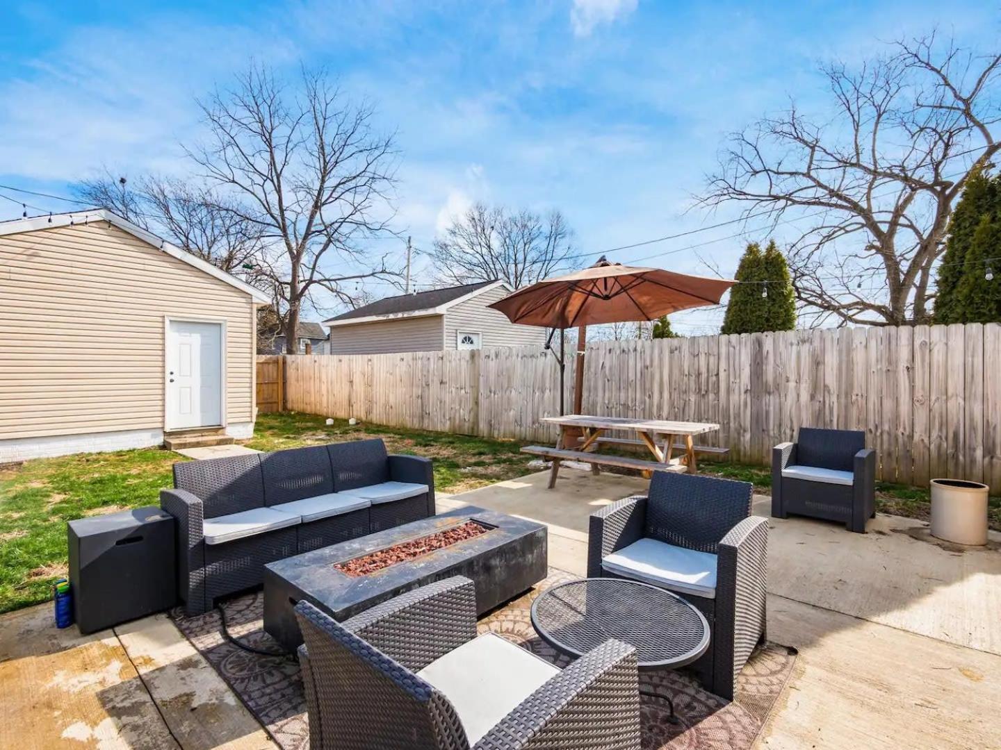Urban Oasis W Hot Tub Near Downtown & Arena District *
