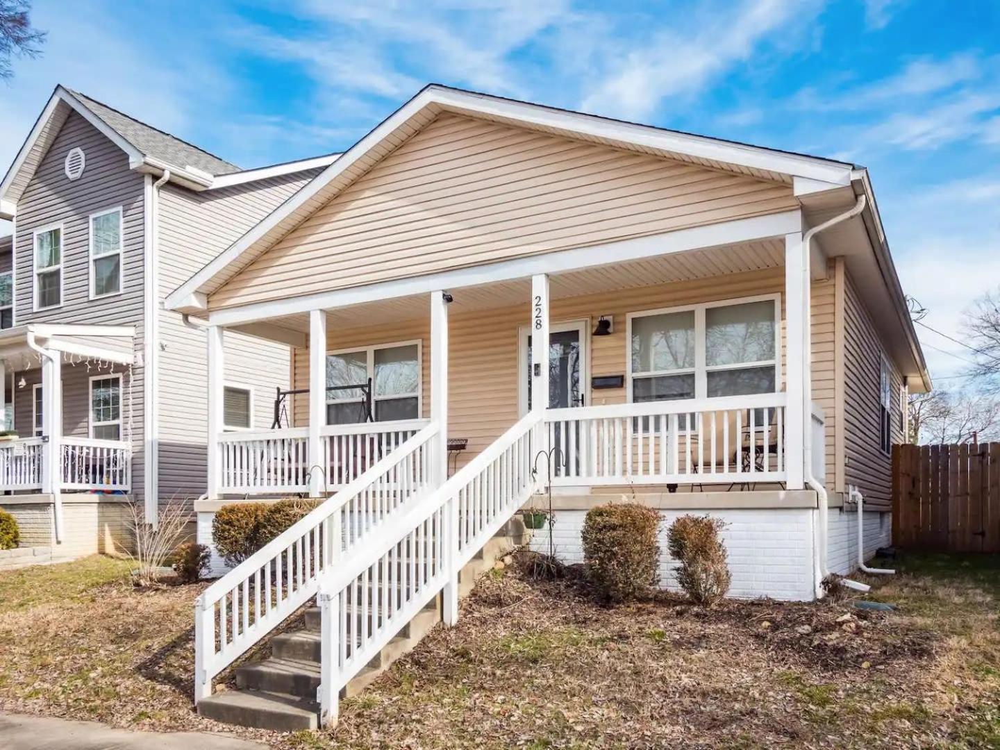 Casa de férias Urban Oasis W Hot Tub Near Downtown & Arena District Columbus