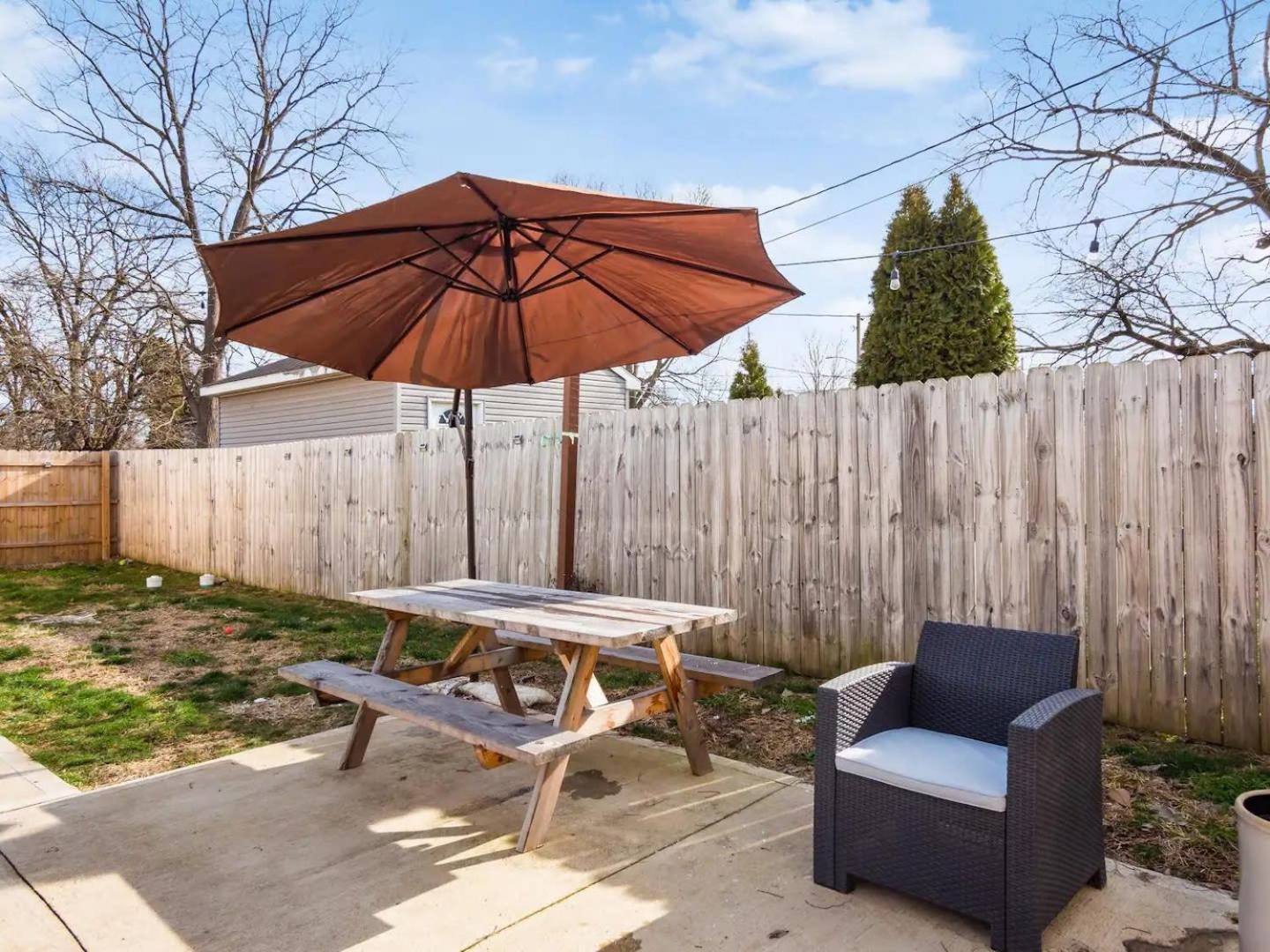 Urban Oasis W Hot Tub Near Downtown & Arena District *