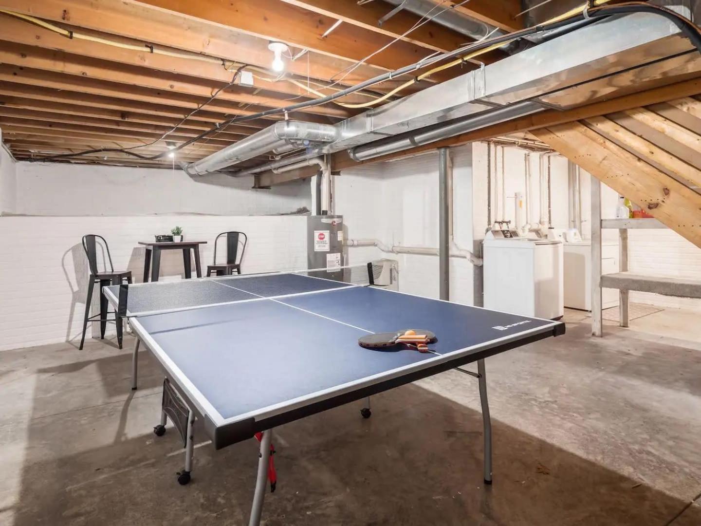 Urban Oasis W Hot Tub Near Downtown & Arena District *